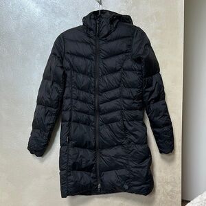 Mountain Hardwear Down Puffer Coat Women’s sz XS| Black Jacket w/Removable Hood